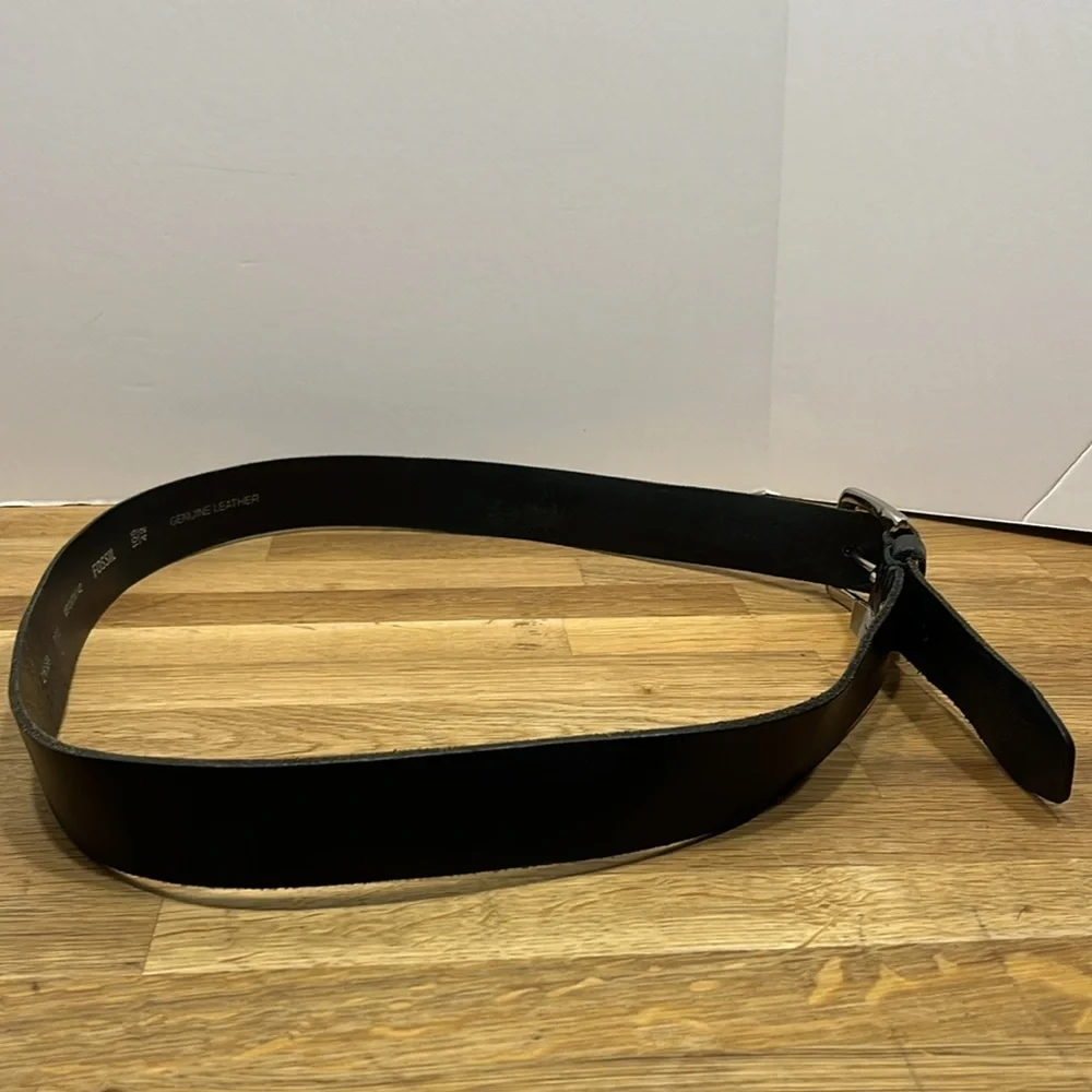 Fossil Distressed Black Leather Belt w/ Silver Tone Buckle, Men’s Size 42